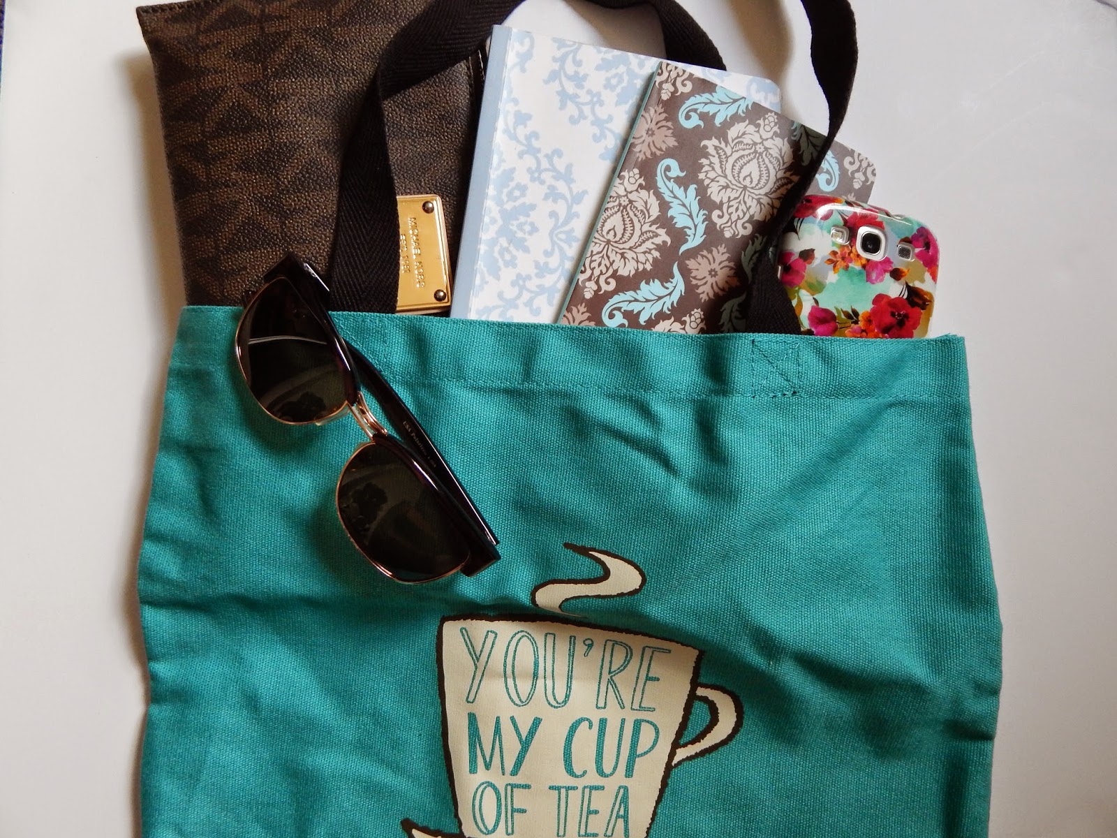 what's in my tote bag - Affordable by Amanda