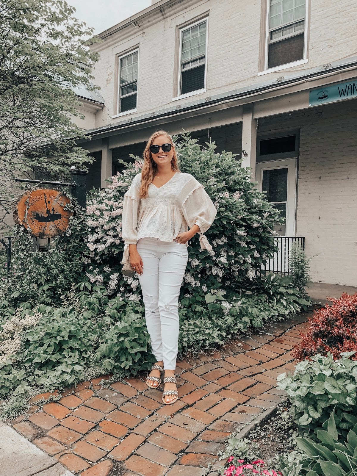 affordable by amanda is a tampa blogger sharing her favorite white denim jeans on a budget