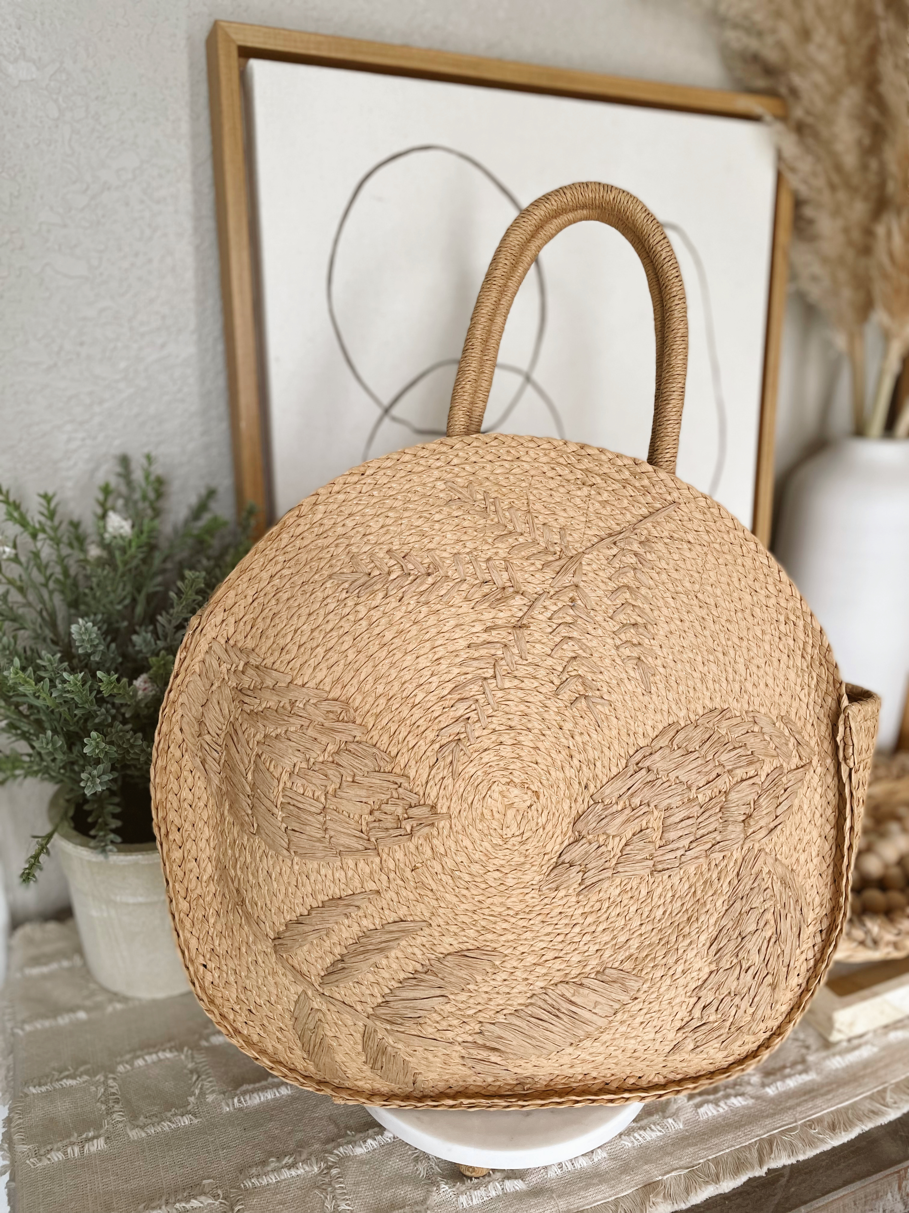 Time and Tru Women’s Circle Straw Tote Bag Natural Embroidery