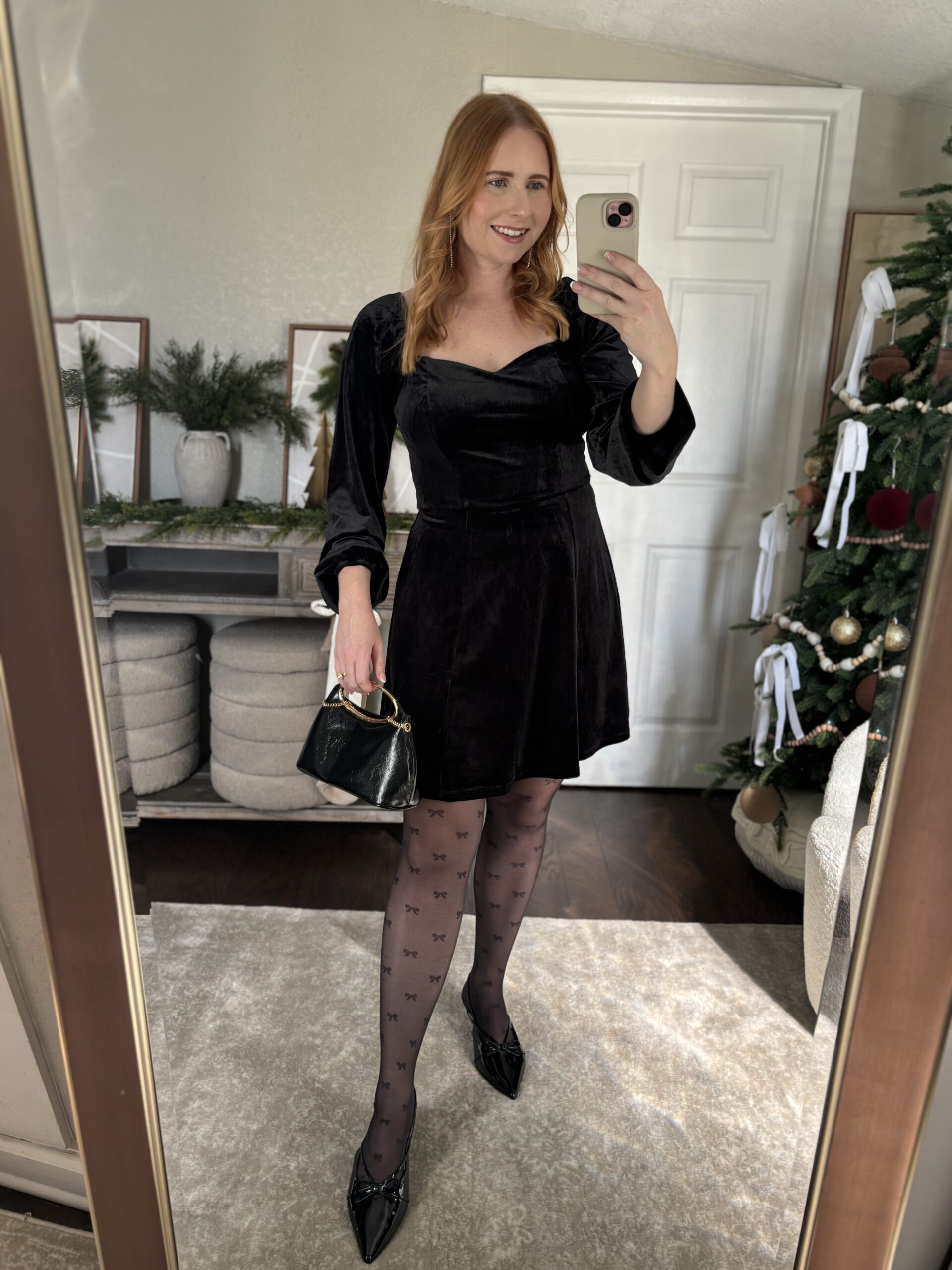 Scoop Women's and Women's Plus Velvet Sweetheart Mini Dress