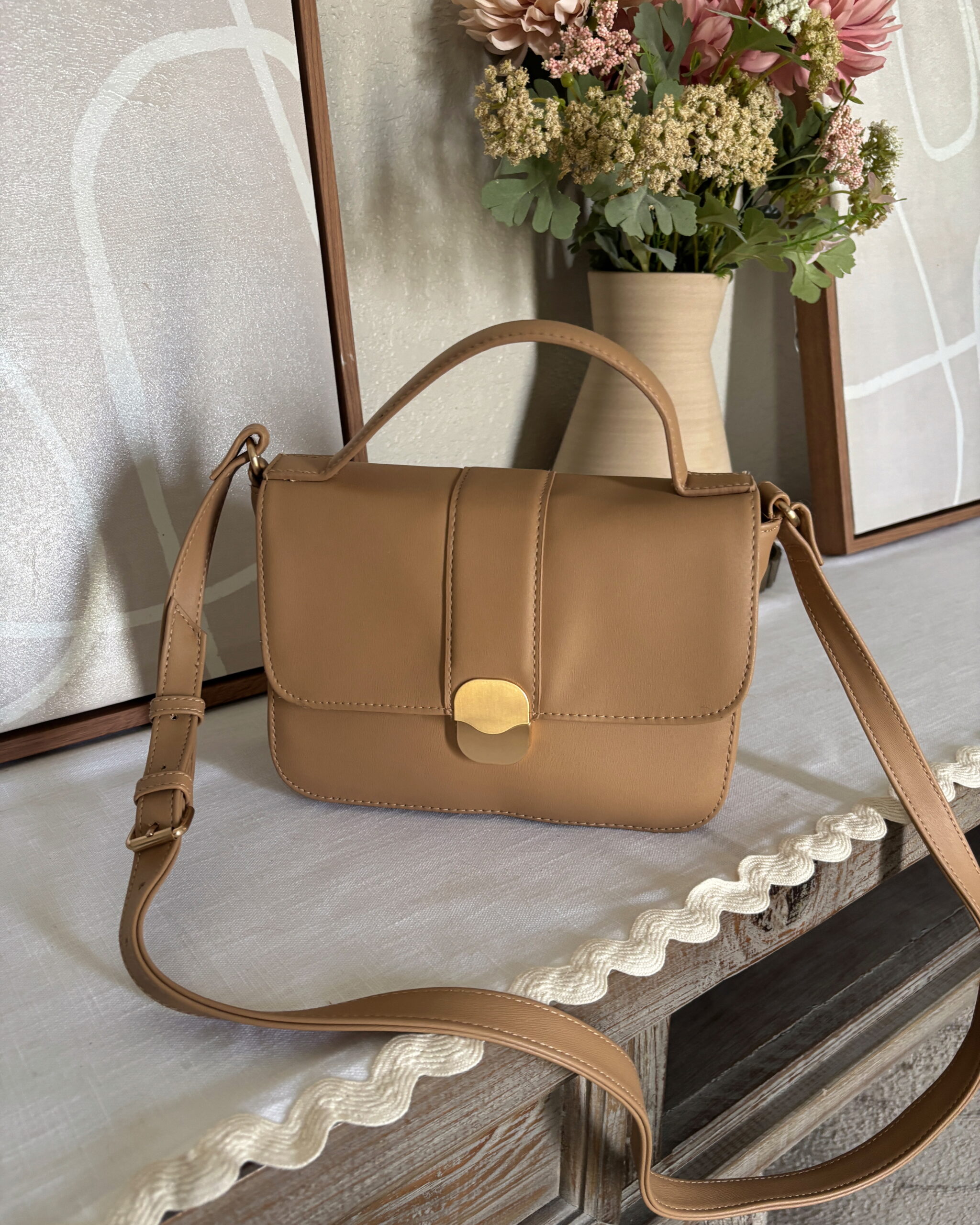 Time and Tru Women's Vida Crossbody, Brown Oak