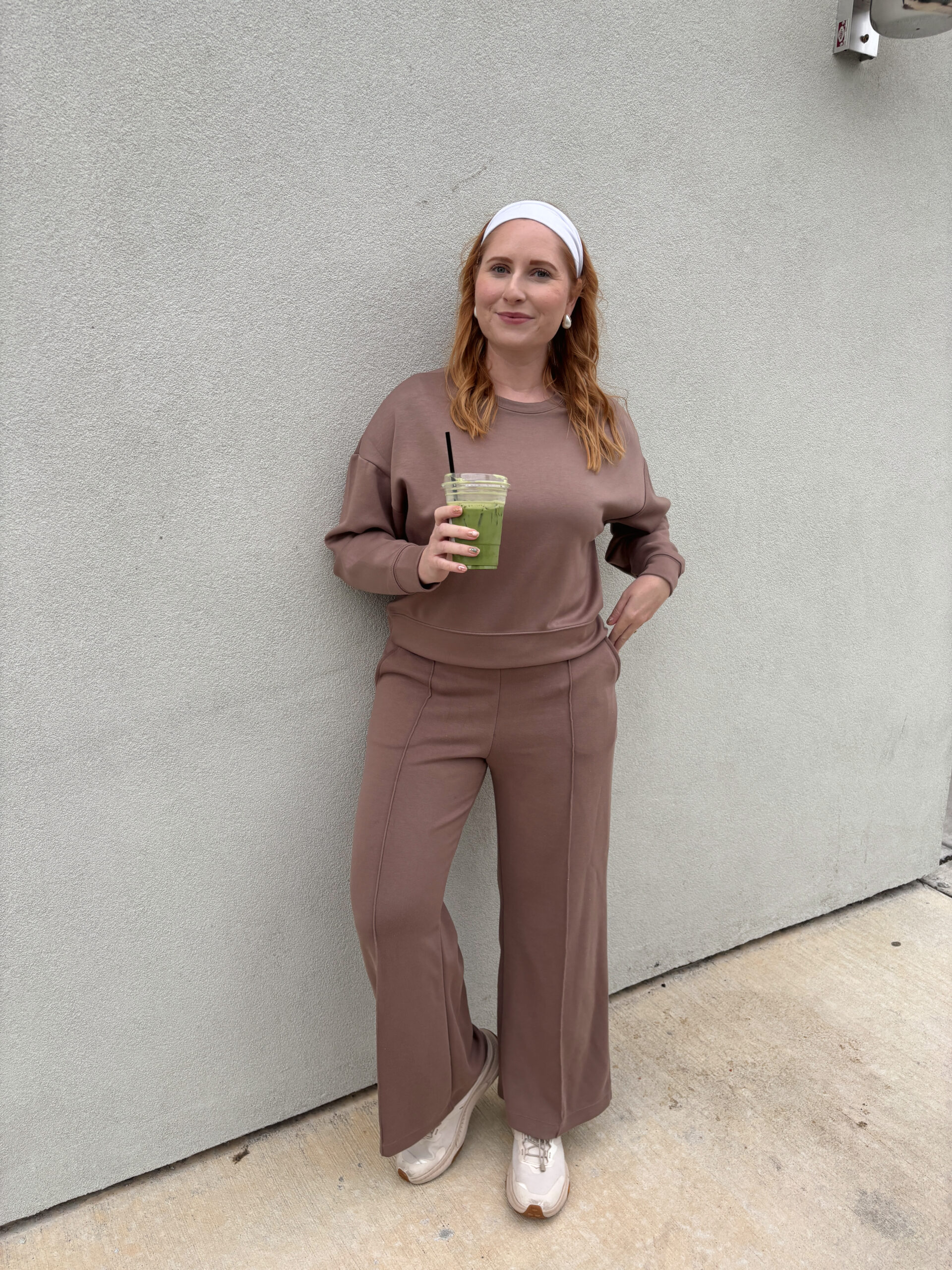 Scoop Scubaknit Cropped Sweatshirt with Drop Sleeves Casual Outfit Idea for Spring